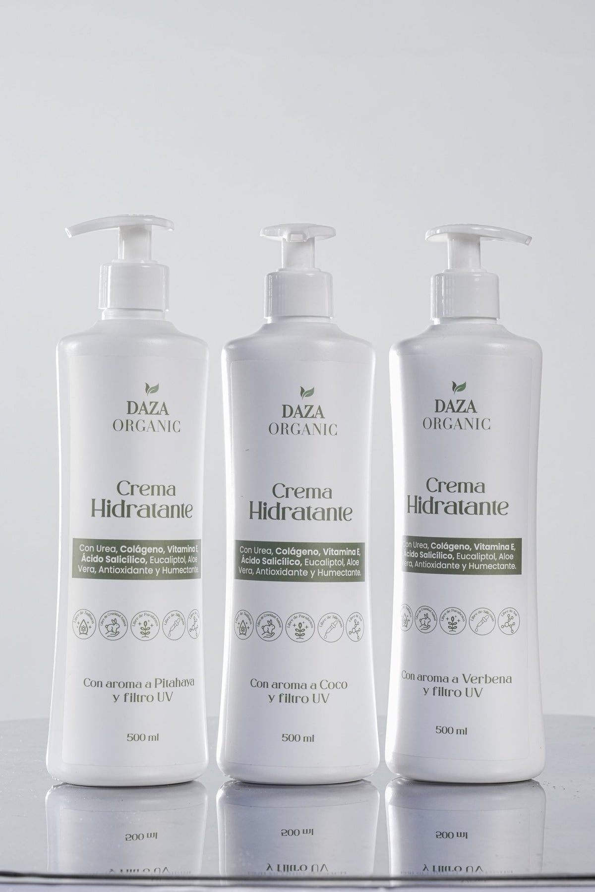 Tres frascos de Crema Hidratante de Daza Organic, con aroma a pitaya, coco y verbena, sobre una superficie clara.